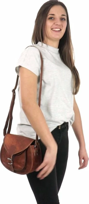 Hete verkoop ๐ GUSTI 'Romy' Schoudertas | 100% Geitenleer | Bruin | Uniseks | Praktische Handtas Voor Uw Zomerjurk & Strandwandelingen ๐ฅ 4 Hete verkoop ๐ GUSTI 'Romy' Schoudertas | 100% Geitenleer | Bruin | Uniseks | Praktische Handtas Voor Uw Zomerjurk & Strandwandelingen ๐ฅ - Afbeelding 2