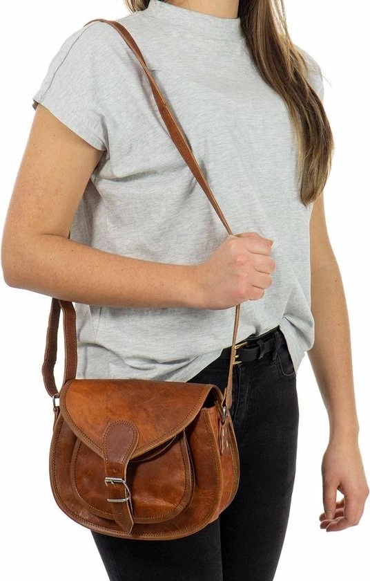 Hete verkoop ๐ GUSTI 'Romy' Schoudertas | 100% Geitenleer | Bruin | Uniseks | Praktische Handtas Voor Uw Zomerjurk & Strandwandelingen ๐ฅ 5 Hete verkoop ๐ GUSTI 'Romy' Schoudertas | 100% Geitenleer | Bruin | Uniseks | Praktische Handtas Voor Uw Zomerjurk & Strandwandelingen ๐ฅ - Afbeelding 3