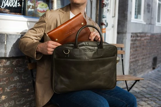 Promo ๐งจ Negotia Leather NEGOTIA Delta - Leren Laptoptas Heren En Dames 15,6 Inch - Aktetas - Werktas - Messenger Bag - 100% Luxe Top-Grain Leer - Groen ๐ 7 Promo ๐งจ Negotia Leather NEGOTIA Delta - Leren Laptoptas Heren En Dames 15,6 Inch - Aktetas - Werktas - Messenger Bag - 100% Luxe Top-Grain Leer - Groen ๐ - Afbeelding 5