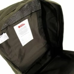 Korting ✔️ Fjallraven Fjällräven Re-Kånken Unisex Rugzak - Dark Olive 🌟 19 Korting ✔️ Fjallraven Fjällräven Re-Kånken Unisex Rugzak - Dark Olive 🌟 -Tassen-Dames Winkel 550x412