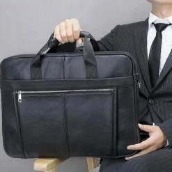 Begroting ❤️ Laptoptas 17 Inch Handtas Heren Schoudertas Waterdichte Tas Leder Zwart - Urban U® ✨ 13 Begroting ❤️ Laptoptas 17 Inch Handtas Heren Schoudertas Waterdichte Tas Leder Zwart - Urban U® ✨ -Tassen-Dames Winkel 550x483 2