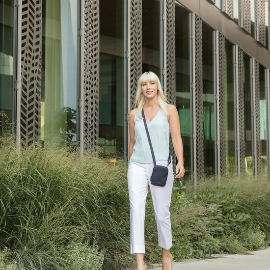 Top 10 ๐คฉ Travelon Metro Crossbody - Anti-diefstal Kleine Schoudertas - Veilig Reizen - Telefoontas - Unisex 17,5cm - Zwart ๐ 11 Top 10 ๐คฉ Travelon Metro Crossbody - Anti-diefstal Kleine Schoudertas - Veilig Reizen - Telefoontas - Unisex 17,5cm - Zwart ๐ - Afbeelding 9