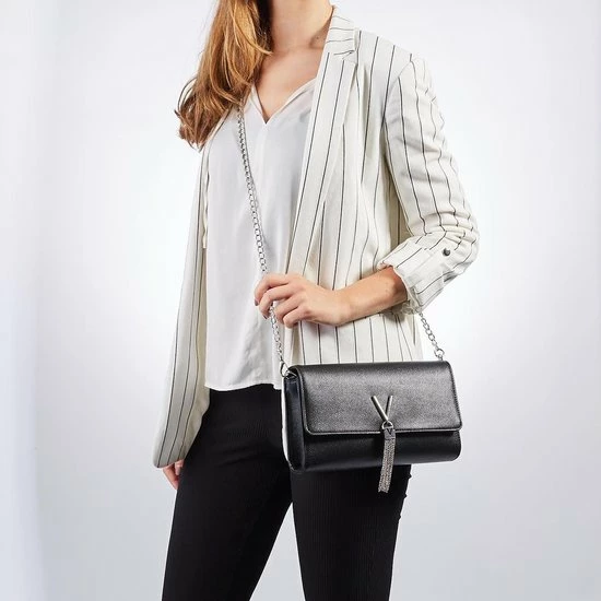 Korting ๐ Valentino Bags Divina Dames Crossbodytas - Zwart ๐ 13 Korting ๐ Valentino Bags Divina Dames Crossbodytas - Zwart ๐ - Afbeelding 11