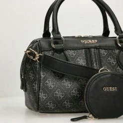 Beste recensies van 🎉 Guess Medium Schoudertas / Crossbody Tas Dames - Leer - Noelle - All-over Logoprint - Zwart 🧨 -Tassen-Dames Winkel 550x550 471