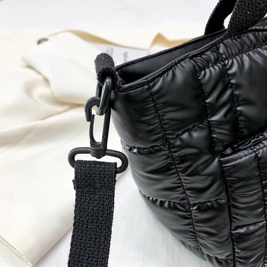 Promo βοΈ Puffer Schoudertas - Goud | Crossbody / Handtas | 38 X 23 X 13 Cm | Polyester | Fashion Favorite π― 4 Promo βοΈ Puffer Schoudertas - Goud | Crossbody / Handtas | 38 X 23 X 13 Cm | Polyester | Fashion Favorite π― - Afbeelding 2