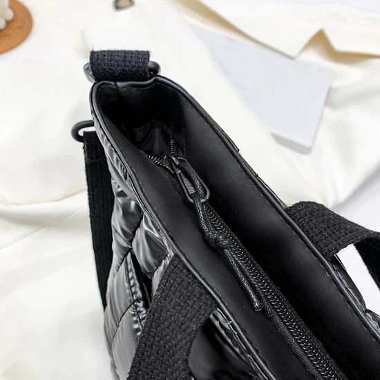 Promo βοΈ Puffer Schoudertas - Goud | Crossbody / Handtas | 38 X 23 X 13 Cm | Polyester | Fashion Favorite π― 5 Promo βοΈ Puffer Schoudertas - Goud | Crossbody / Handtas | 38 X 23 X 13 Cm | Polyester | Fashion Favorite π― - Afbeelding 3