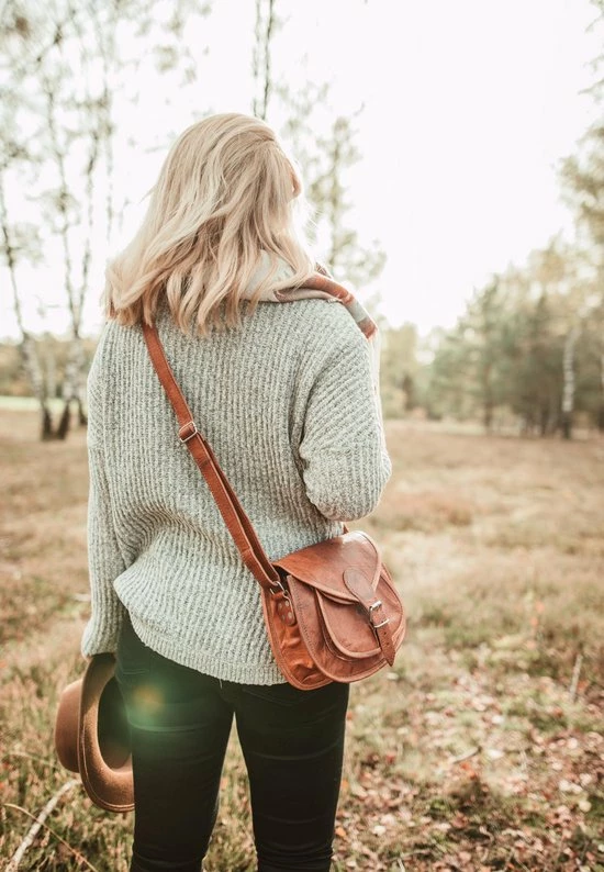 Hete verkoop ๐ GUSTI 'Romy' Schoudertas | 100% Geitenleer | Bruin | Uniseks | Praktische Handtas Voor Uw Zomerjurk & Strandwandelingen ๐ฅ 12 Hete verkoop ๐ GUSTI 'Romy' Schoudertas | 100% Geitenleer | Bruin | Uniseks | Praktische Handtas Voor Uw Zomerjurk & Strandwandelingen ๐ฅ - Afbeelding 10