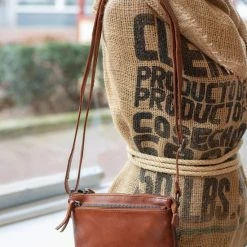 Beste Verkoop 🛒 Bear Design Kleine Schoudertas / Crossbody Tas Dames - Leer - Cow Lavato - Cognac 🔔 27 Beste Verkoop 🛒 Bear Design Kleine Schoudertas / Crossbody Tas Dames - Leer - Cow Lavato - Cognac 🔔 -Tassen-Dames Winkel 550x824 11