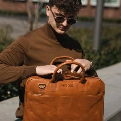 Kopen 😍 Negotia Leather NEGOTIA Delta - Leren Laptoptas Heren En Dames 15,6 Inch - Aktetas - Werktas - Messenger Bag - 100% Luxe Top-Grain Leer - Bruin 🎉 -Tassen-Dames Winkel 550x825 80