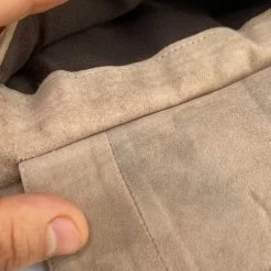 Gloednieuw 𧨠Merkloos Dames Polstas Suède Leer - Bruine Damestas Met Handgeborduurd Bloemenpatroon In Paars - Riemtasje π 9 Gloednieuw 𧨠Merkloos Dames Polstas Suède Leer - Bruine Damestas Met Handgeborduurd Bloemenpatroon In Paars - Riemtasje π -Tassen-Dames Winkel 550x832 1