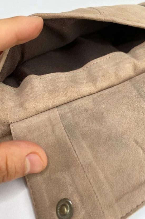 Gloednieuw 𧨠Merkloos Dames Polstas Suède Leer - Bruine Damestas Met Handgeborduurd Bloemenpatroon In Paars - Riemtasje π 5 Gloednieuw 𧨠Merkloos Dames Polstas Suède Leer - Bruine Damestas Met Handgeborduurd Bloemenpatroon In Paars - Riemtasje π - Afbeelding 3